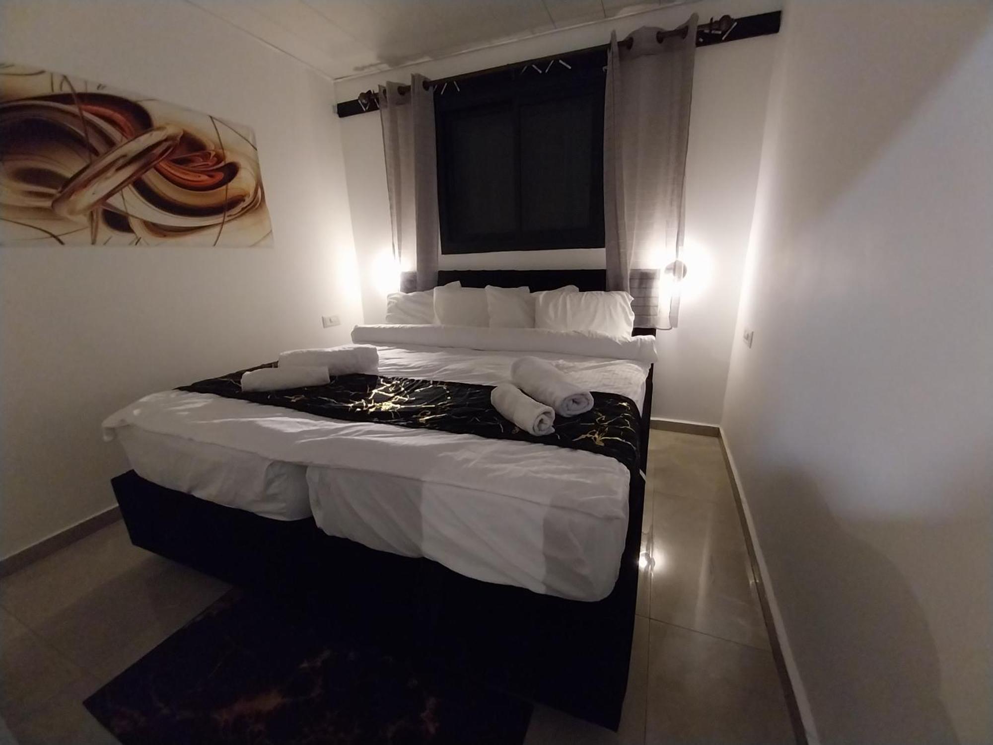 Appartamento שירת דבורה בבני ברק Giv'at Shemu'el Esterno foto
